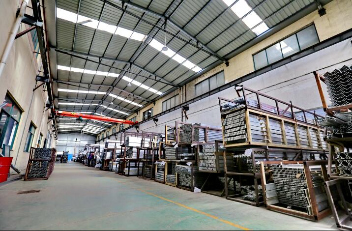 Avec de plus en plus de constructeurs, d'architectes et de fabricants embrassant les profils en aluminium, les experts de l'industrie prédisent que l'aluminium continuera à jouer un rôle majeur dans l'industrie de la construction